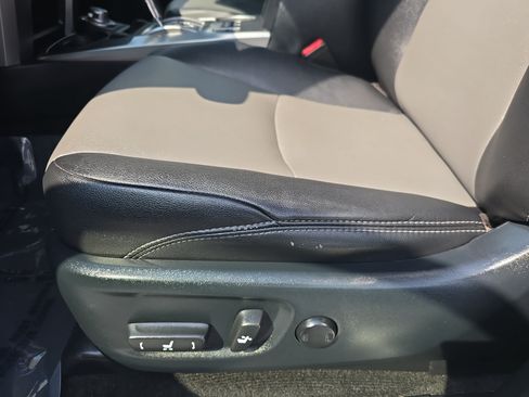 Used 2022 Toyota 4Runner SR5 Premium w/ Moonroof Package AWD/4WD image 29