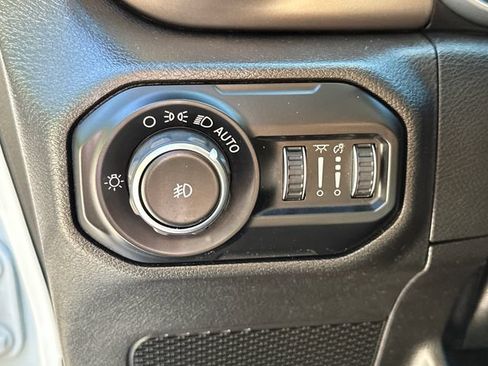 Used 2018 Jeep Wrangler Unlimited Sport S AWD/4WD image 24
