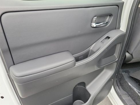 Used 2025 Nissan Frontier SV image 28