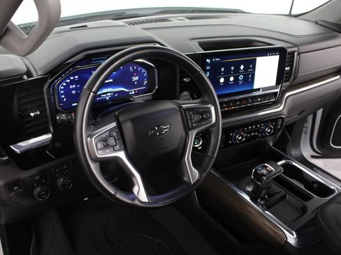 Used 2024 Chevrolet Silverado 1500 RST w/ Redline Edition AWD/4WD image 9
