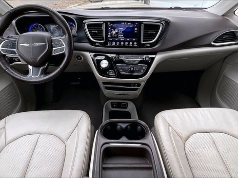 Used 2020 Chrysler Pacifica Touring-L w/ Premium Audio Group image 14
