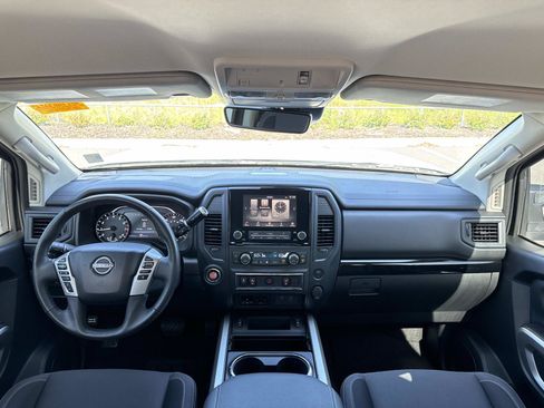 Used 2024 Nissan Titan SV w/ SV Convenience Package RWD image 12