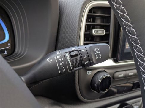 New 2025 Hyundai Venue SEL image 21