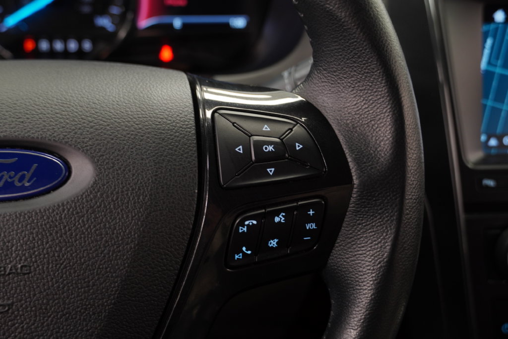 Used 2018 Ford Explorer XLT w/ Equipment Group 202A AWD/4WD image 31