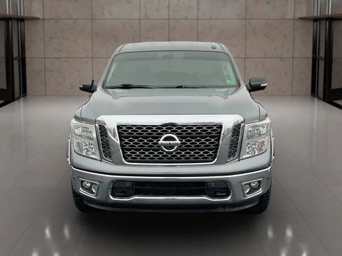 Used 2017 Nissan Titan SV image 8