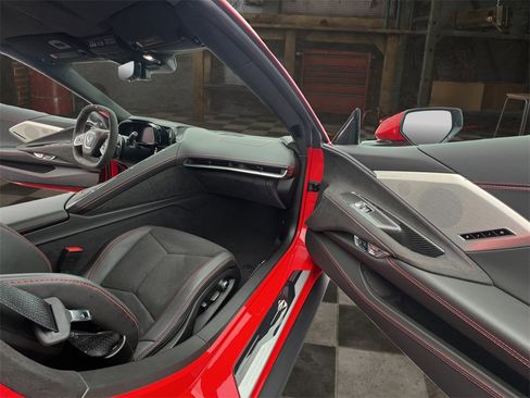 Certified 2021 Chevrolet Corvette Stingray w/ Z51 Performance Package image 39