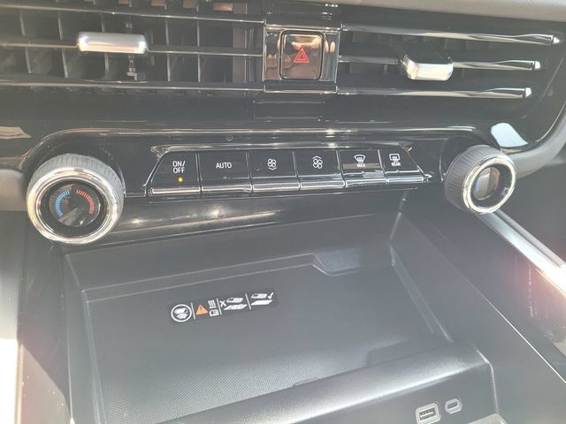 Used 2025 Chevrolet Tahoe LT AWD/4WD image 21