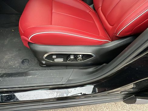 Used 2024 Jeep Wagoneer Launch Edition image 17