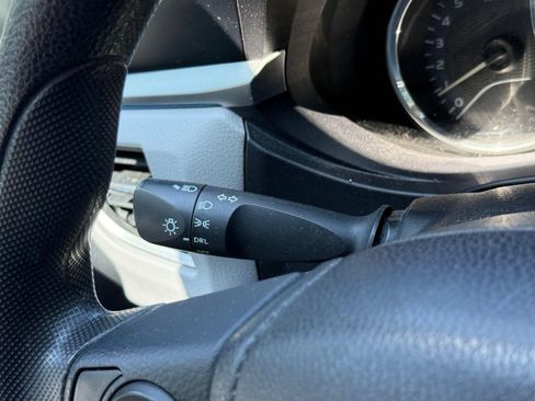 Used 2014 Toyota Corolla LE FWD image 27