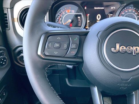 Certified 2025 Jeep Wrangler Willys image 21