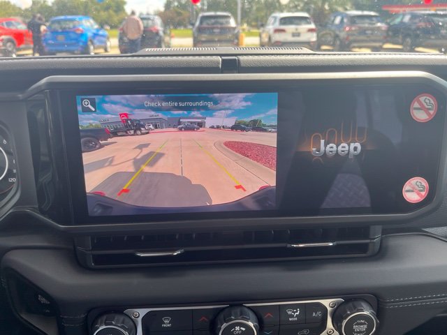 Used 2026 Jeep Gladiator Mojave AWD/4WD image 12