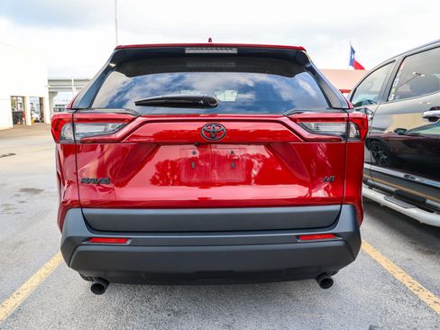 Used 2024 Toyota RAV4 LE FWD image 9