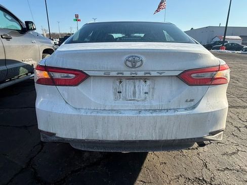 Used 2018 Toyota Camry LE image 4