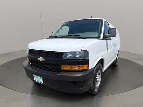 Used 2021 Chevrolet Express 2500 RWD image 3