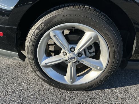 Used 2011 Ford Mustang GT Premium image 9