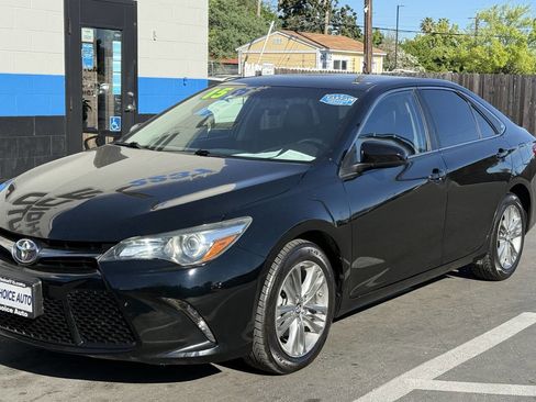 Used 2015 Toyota Camry SE image 2