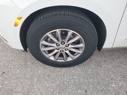 Used 2023 Buick Enclave Essence image 17