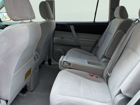 Used 2010 Toyota Highlander 2WD w/ Cold Weather Pkg image 19