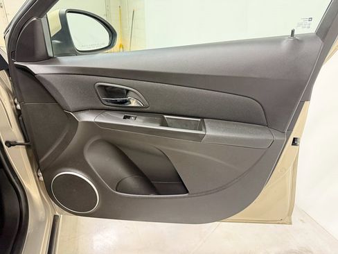 Used 2011 Chevrolet Cruze Eco image 31