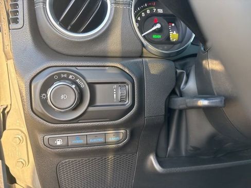 Used 2023 Jeep Wrangler Unlimited Sahara image 28