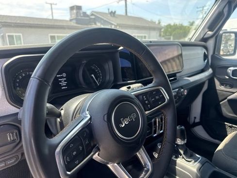 Used 2024 Jeep Wrangler Unlimited Sahara AWD/4WD image 10
