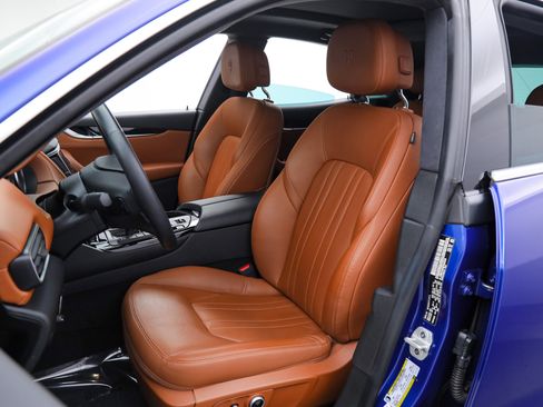 Certified 2023 Maserati Levante GT AWD/4WD image 18