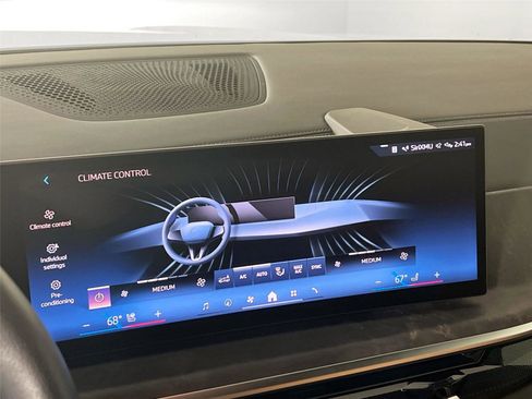 Used 2025 BMW X5 xDrive50e w/ Premium Package image 15