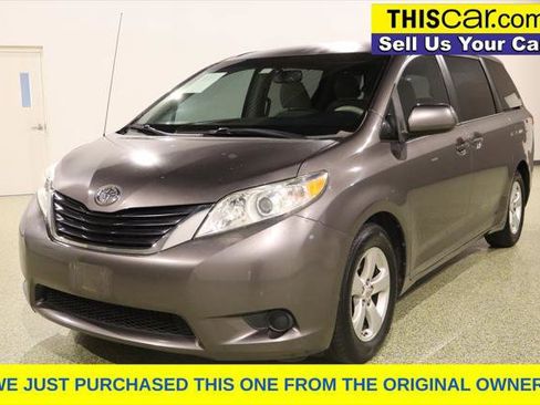 Used 2011 Toyota Sienna LE image 3
