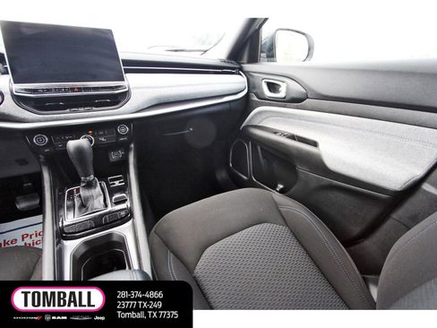 Used 2023 Jeep Compass Sport image 11