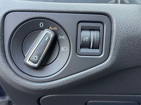 Used 2019 Volkswagen e-Golf SE w/ Driver Assistance Package image 28