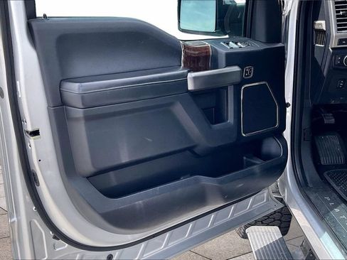 Used 2016 Ford F150 Platinum w/ Equipment Group 701A Luxury AWD/4WD image 22