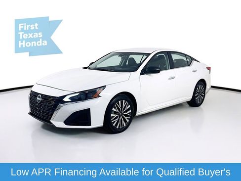 Used 2025 Nissan Altima 2.5 SV FWD image 3