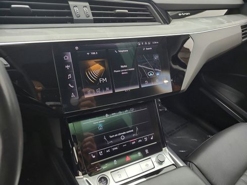 Used 2024 Audi Q8 e-tron Premium Plus w/ Premium Plus Package image 10