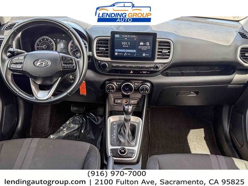 Used 2022 Hyundai Venue SEL FWD image 11