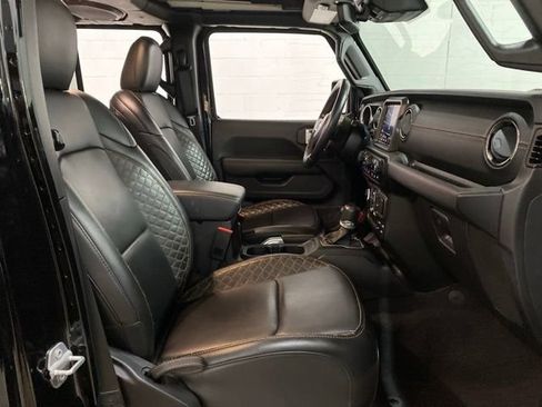 Used 2022 Jeep Wrangler Unlimited Sahara AWD/4WD image 24