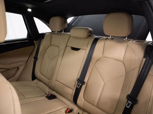 Certified 2025 Porsche Macan AWD/4WD image 34