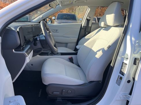 Certified 2025 Hyundai Kona SEL image 13