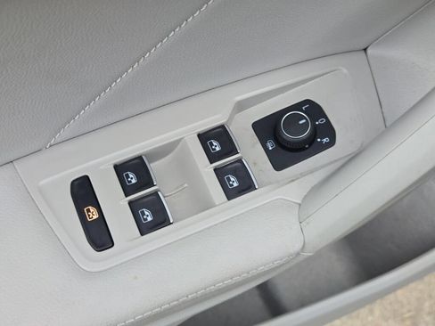 Used 2022 Volkswagen Tiguan SE AWD/4WD image 21