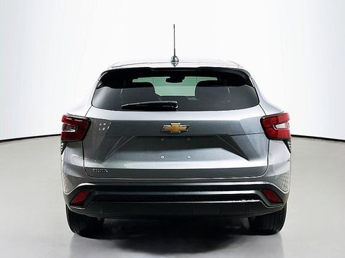 Used 2024 Chevrolet Trax LS w/ LS Convenience Package FWD image 6