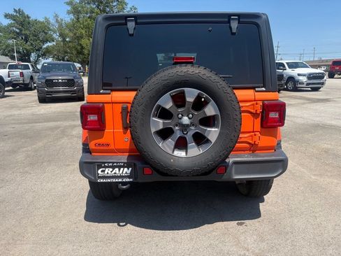 Used 2018 Jeep Wrangler Unlimited Sahara AWD/4WD image 6