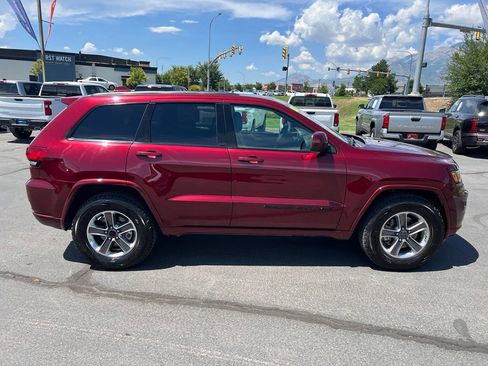 Used 2022 Jeep Grand Cherokee Laredo X AWD/4WD image 7