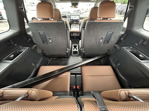 Used 2024 Lexus GX 550 w/ Cold Area Package AWD/4WD image 16