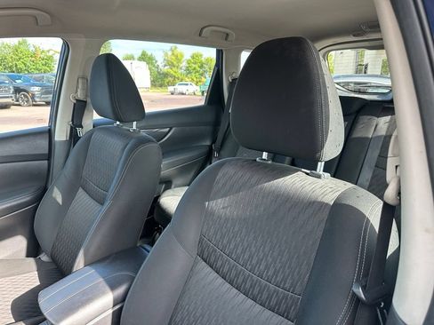 Used 2018 Nissan Rogue S AWD/4WD image 3