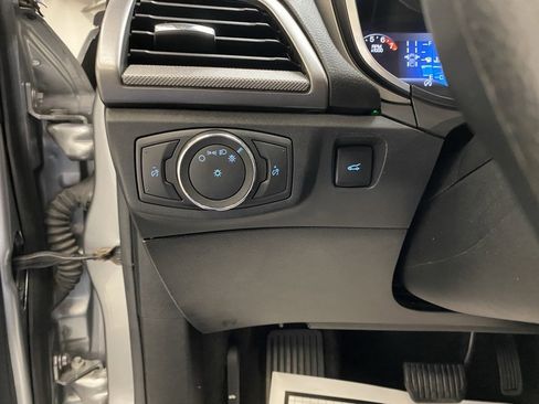 Used 2020 Ford Fusion SE image 27