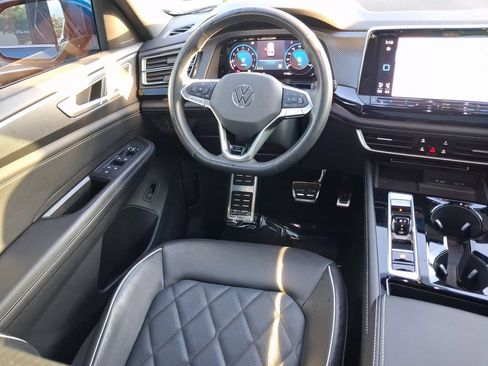 Certified 2024 Volkswagen Atlas Cross Sport SEL Premium R-Line AWD/4WD image 10