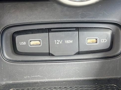 Certified 2022 Hyundai Venue SEL w/ Cargo Package FWD image 26