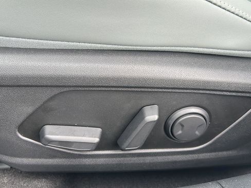 Certified 2025 Hyundai Elantra Limited FWD image 15