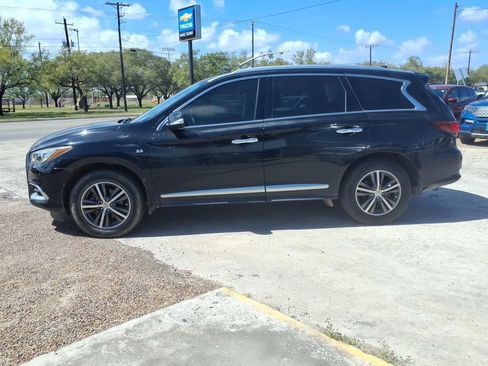 Used 2019 INFINITI QX60 Luxe w/ Essential Package FWD image 2