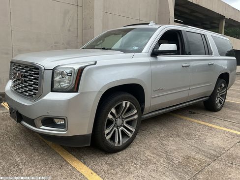 Used 2019 GMC Yukon XL Denali w/ Denali Ultimate Package RWD image 4