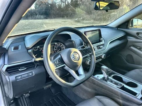 Used 2021 Nissan Altima 2.5 SV image 15